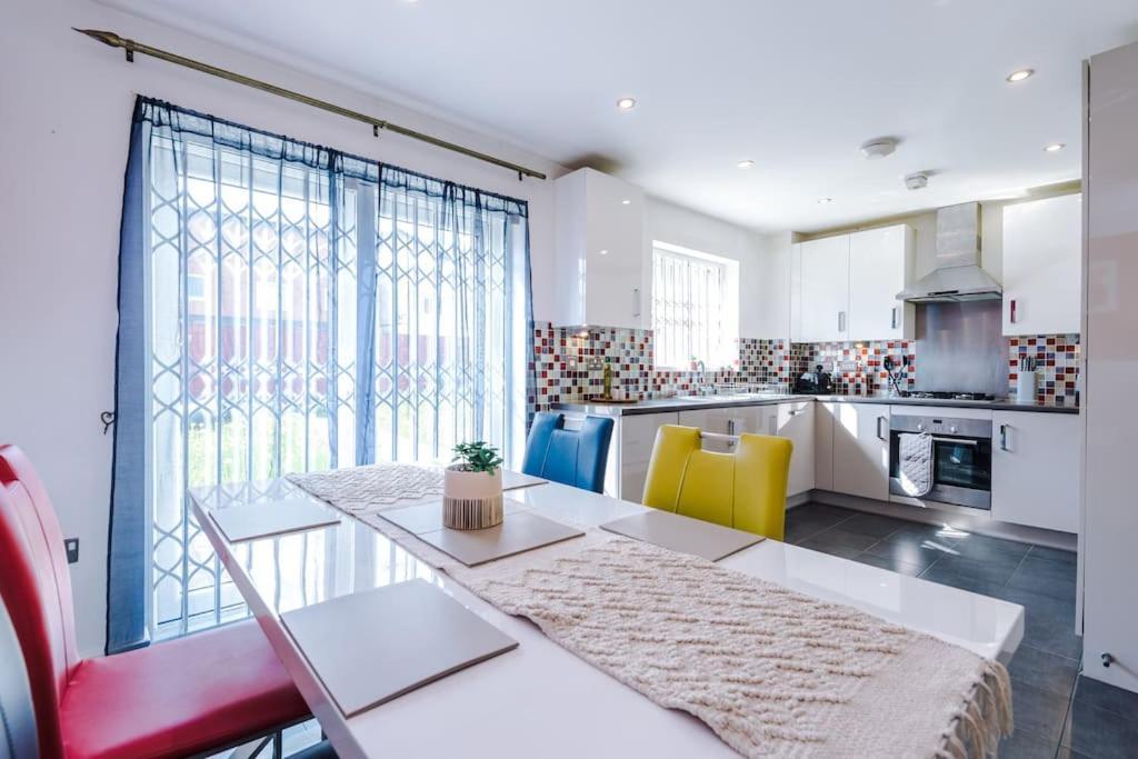 Modern Townhouse Near Coop Live Etihad Villa Manchester Eksteriør billede
