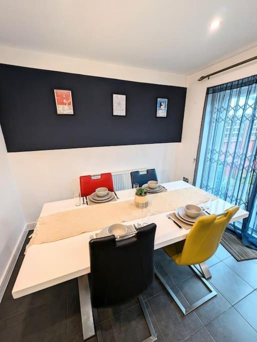 Modern Townhouse Near Coop Live Etihad Villa Manchester Eksteriør billede